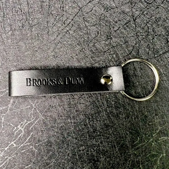 Brooks and Dunn Flask, 2 shot glass, funnel and keychain set - Picture 4 of 4